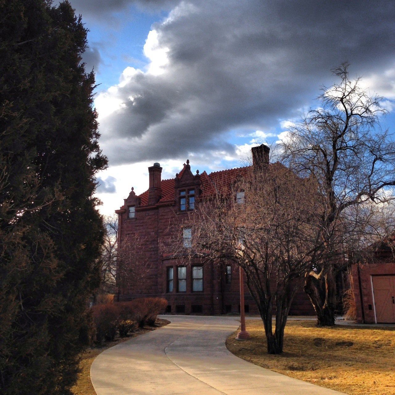 Haunted House and Twilight Tours at the Moss